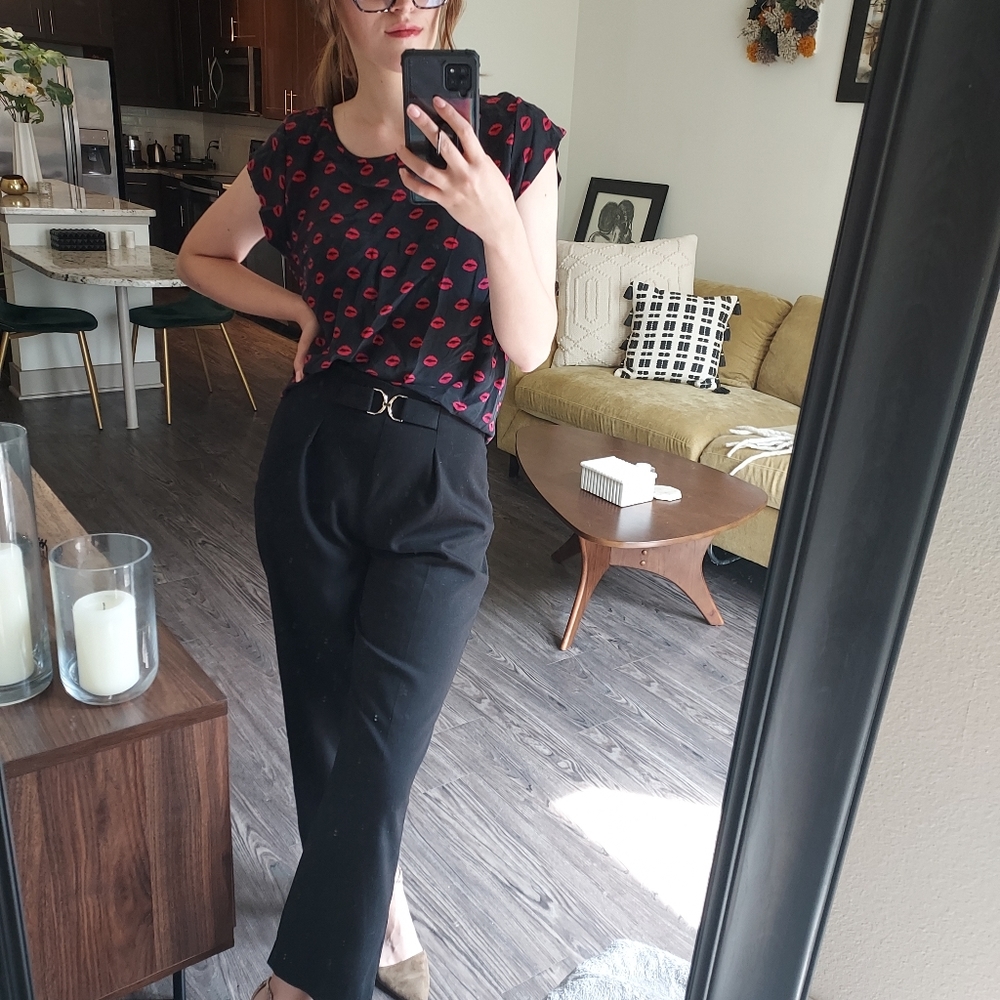 Lipstick pattern blouse